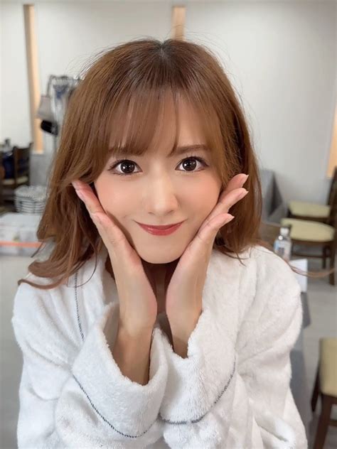 希島あいり .